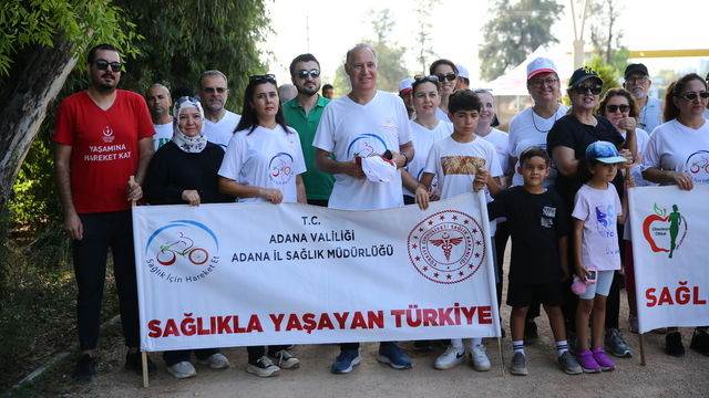 Adana'da sağlıklı yaşama dikkati çekmek için yürüyüş düzenlendi