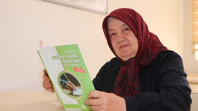 66'sında okuma yazma öğrenen Erzurumlu kadın üniversite hayali kuruyor