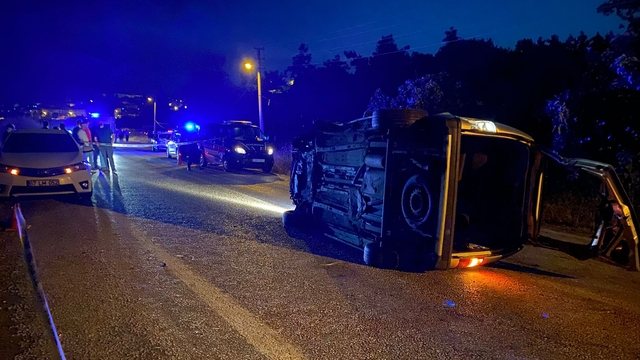 Balıkesir'de elektrik direğine çarpan otomobildeki uzman çavuş öldü, 1 kişi ağır yaralandı