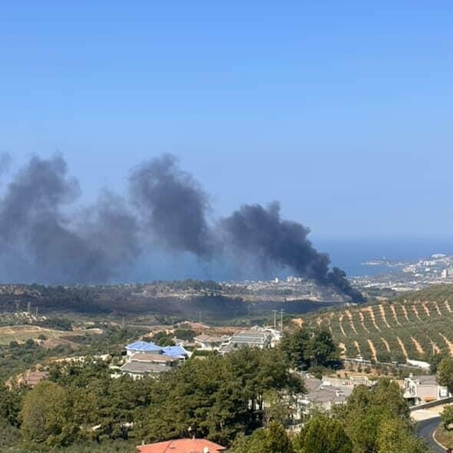 Hafriyat ve moloz döküm alanında çıkan yangın, kontrol altına alındı