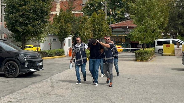 Ambulansı takip edip, sağlık çalışanlarına saldıran baba- oğul tutuklandı