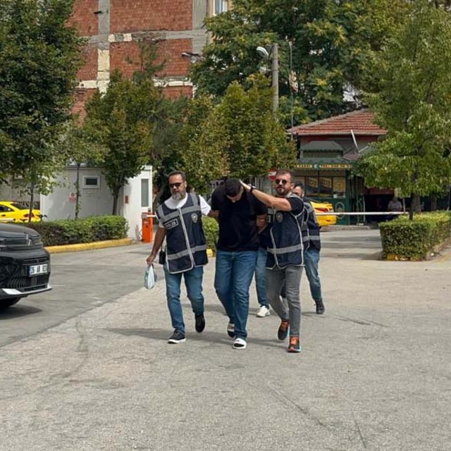 Ambulansı takip edip, sağlık çalışanlarına saldıran baba- oğul tutuklandı