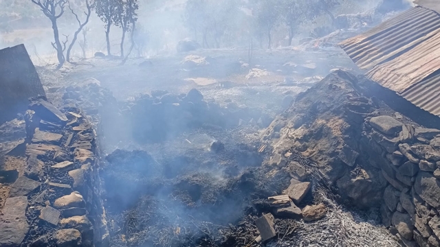 Şırnak'ta çıkan yangında ahır ve samanlıkta hasar oluştu