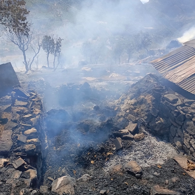 Şırnak'ta çıkan yangında ahır ve samanlıkta hasar oluştu