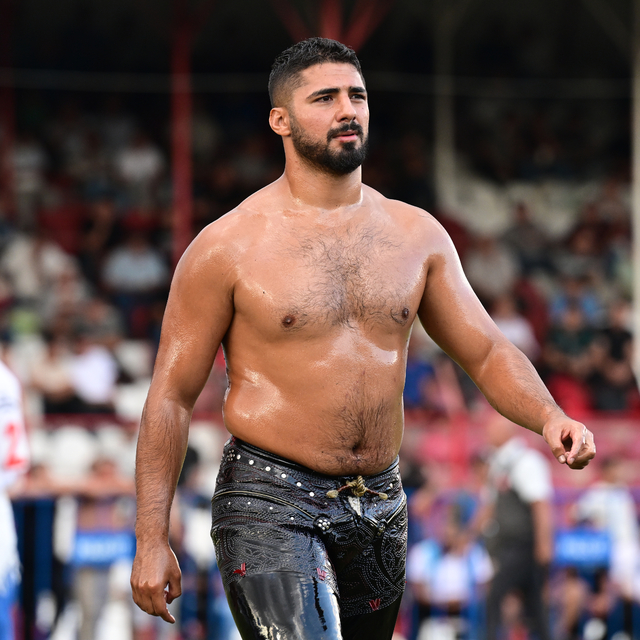 673. Tarihi Elmalı Yağlı Güreşleri'nde başpehlivanlığı Enes Doğan kazandı