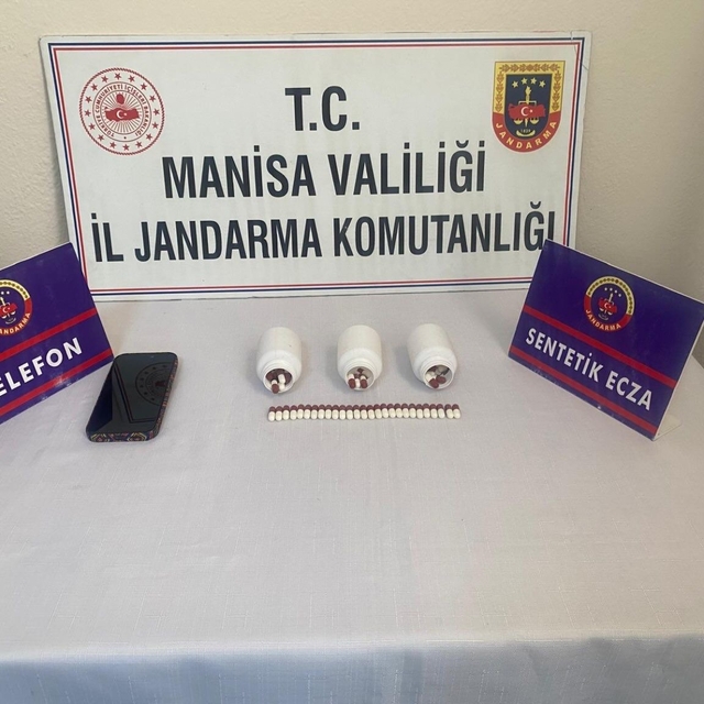 Alaşehir'de 121 sentetik ecza hapı ele geçirildi