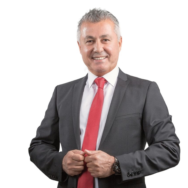 Eski Manavgat Belediye Başkanı Şükrü Sözen, yurt dışına çıkmak isterken göz...