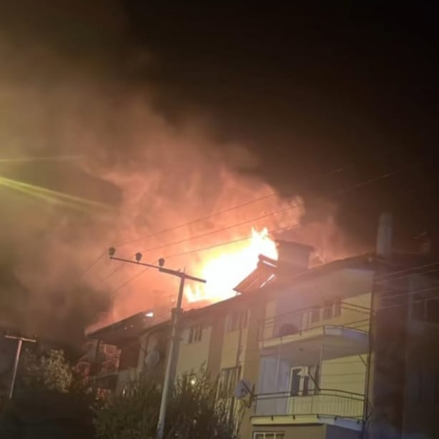 Burdur'da çatıda başlayan ve daireye sıçrayan yangın söndürüldü