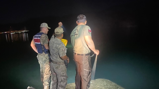 Fırat Nehri'ne girip, boğuldu