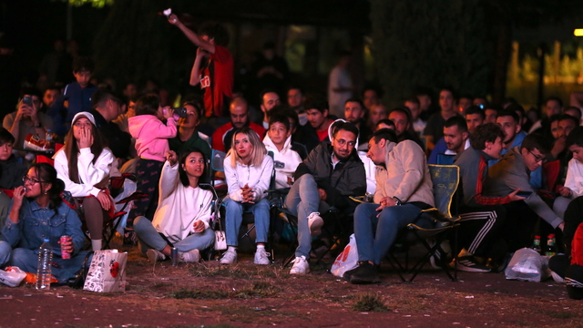 Eskişehir'de Türkiye-İspanya maçı dev ekranda gösterildi