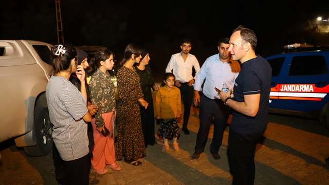 Hakkari'de ormanlık alanda çıkan yangına müdahale ediliyor