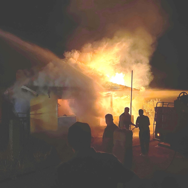 Sünnet düğününün düzenlediği bağ evinde çıkan yangın, ormana sıçramadan sön...