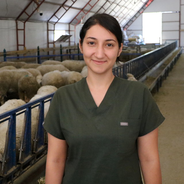 Veteriner hekim Aybike, devlet desteğiyle kurduğu tesisle örnek olup, ön ya...