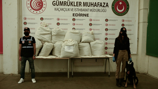 Kapıkule'de bir tankere gizlenmiş 114 kilogram esrar ele geçirildi