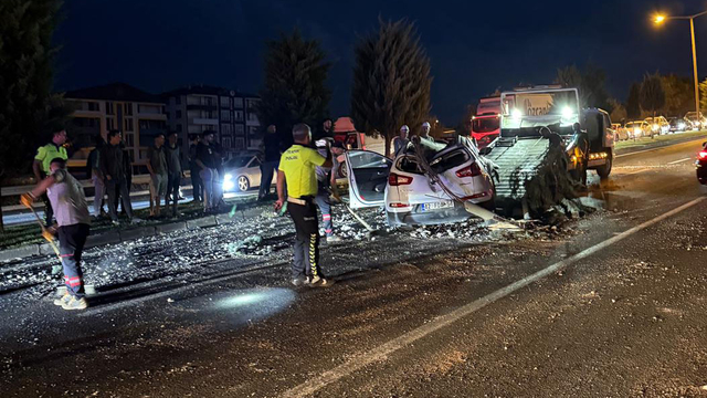 Nevşehir'de aydınlatma direğine çarpan otomobilin sürücüsü yaralandı