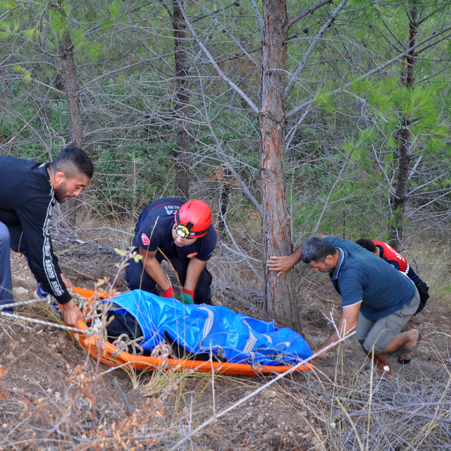 60 metrelik uçuruma yuvarlanan otomobildeki Muhammet, hayatını kaybetti