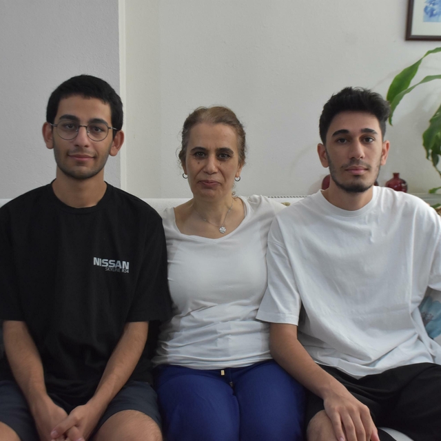 Birlikte sınava hazırlanan iki kardeş, aynı üniversitede aynı bölümü kazand...