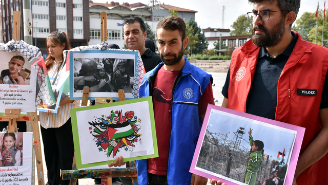 AK Parti'li gençler okulların açıldığı gün Gazze'de öldürülen çocukları unutmadı