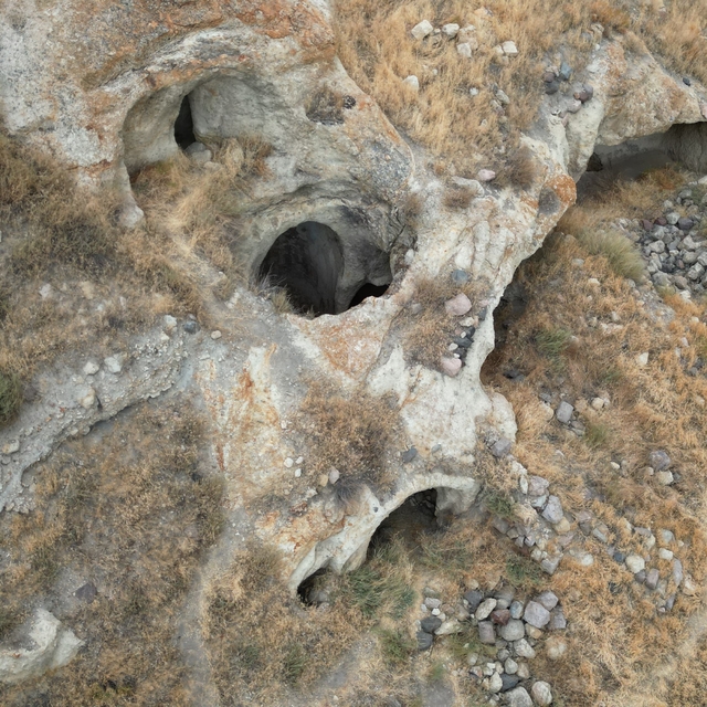 Üstü cami, altı kilise olan kayadan oyma tarihi yapı, turizme kazandırılmay...
