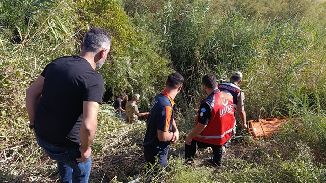 Siirt'te dereye devrilen otomobildeki 2 kişi yaralandı