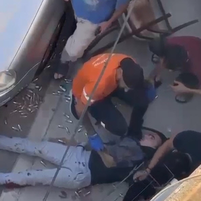 İzmir'de polis merkezine silahlı saldırı: 2 şehit, 2 yaralı  (2)