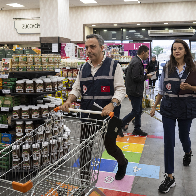 Ticaret Bakanlığı ekipleri başkentte market denetimi yaptı