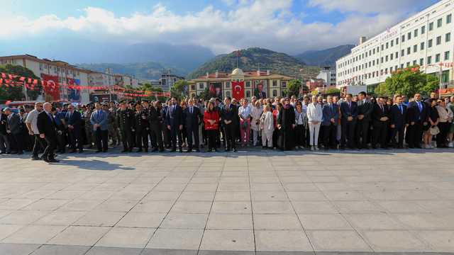 Manisa'nın düşman işgalinden kurtuluşu törenle kutlandı