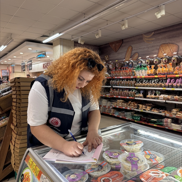 Ticaret Bakanlığı ekipleri, Antalya'da marketleri denetledi