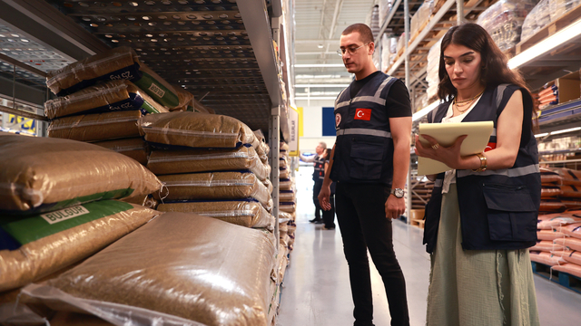 Ticaret Bakanlığı ekipleri Mersin'de marketleri denetledi