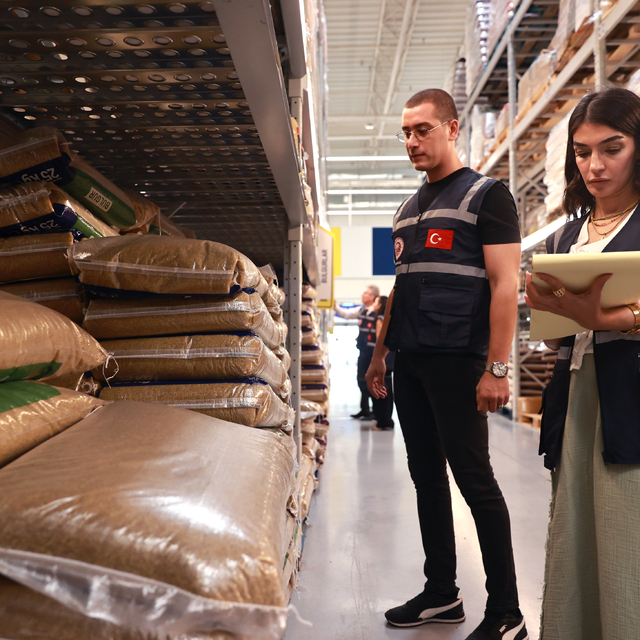 Ticaret Bakanlığı ekipleri Mersin'de marketleri denetledi