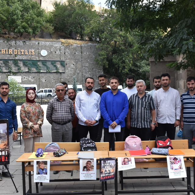 AK Parti Bitlis Gençlik Kolları'ndan Gazze için "Boş Sıralar" etkinliği