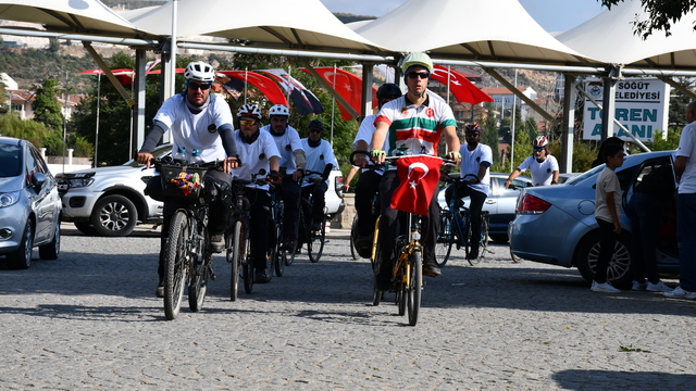 Kayı Boyu'nun göç yolculuğunu yeniden canlandırmak için 90 kilometre pedal çevirdiler