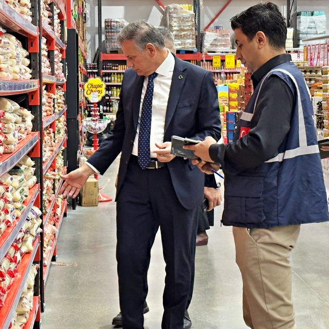 Ticaret Bakanlığı ekipleri Samsun'da marketleri denetledi