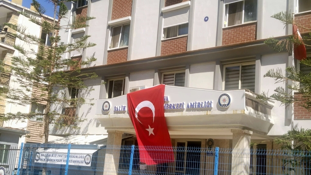 İzmir'de polis merkezine silahlı saldırı: 2 şehit, 2 yaralı (5)