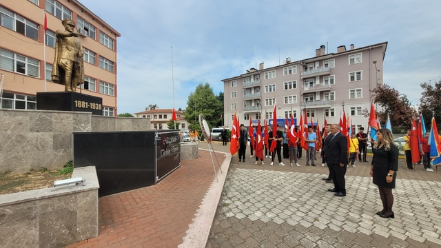 Çarşamba, Vezirköprü ve Salıpazarı'nda öğrenciler dersbaşı yaptı