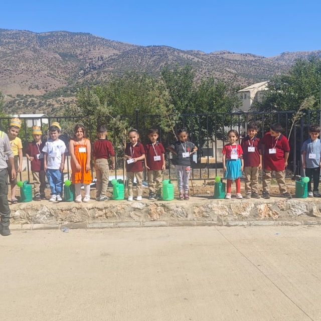 Batman'da öğrenciler yeni eğitim öğretim yılının ilk gününde fidan dikti