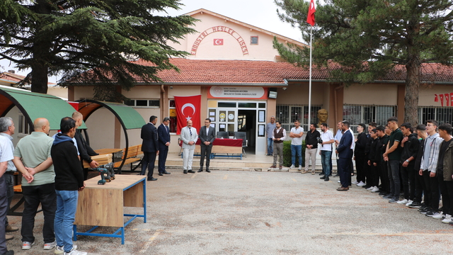 Sarayönü'nde meslek lisesi öğrencilerinden belediyeye kamelya üretimi