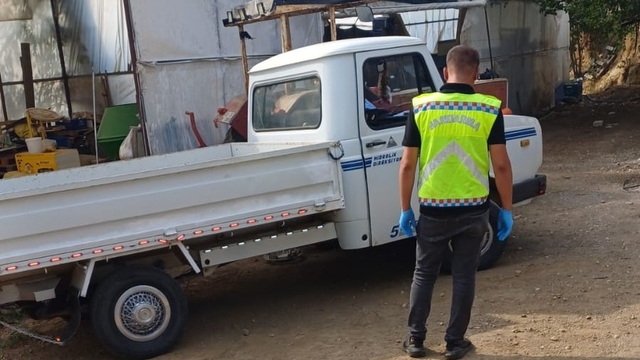 Antalya'da traktörle kamyonetin arasında sıkışan kişi hayatını kaybetti