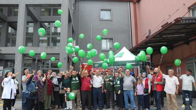 Rize Yeşilay gönüllülerinden sigara bağımlılığına balonlu mesaj