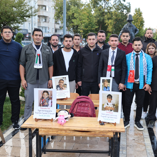 Nevşehir'de AK Parti'li gençler okulların açıldığı gün Gazze'de öldürülen ç...