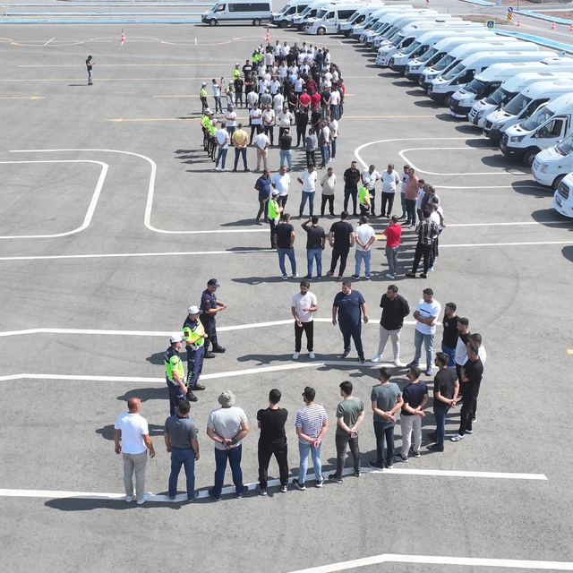 Batman'da denetlenen okul servis sürücülerine eğitim verildi