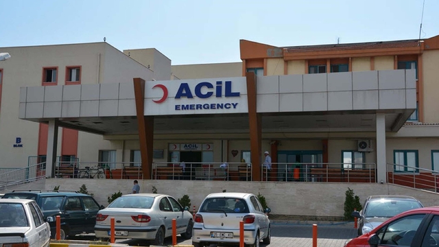 Lise öğrencisi babasını öldürüp, annesini yaraladıktan sonra intihara kalkıştı