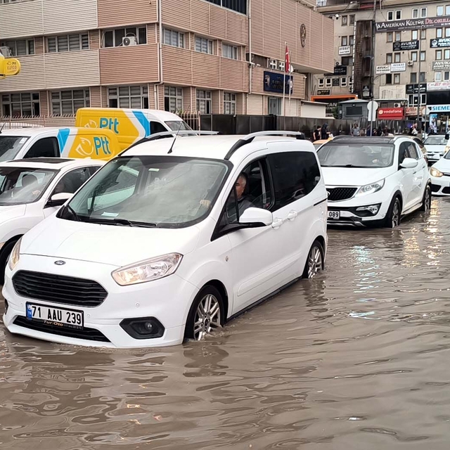 Kırıkkale kent merkezinde sağanak etkili oldu