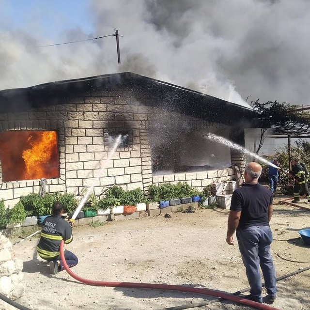 Hatay'da müstakil evde çıkan yangın söndürüldü