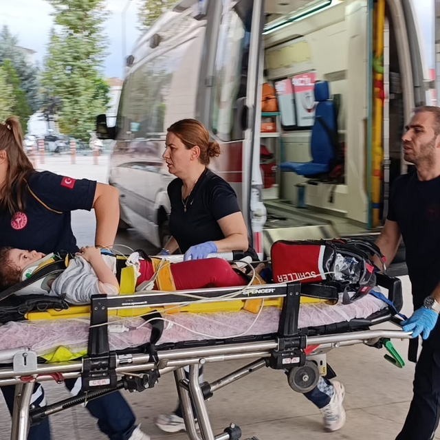 Bursa'da 3'üncü kattan düşen Ayea, ağır yaralandı