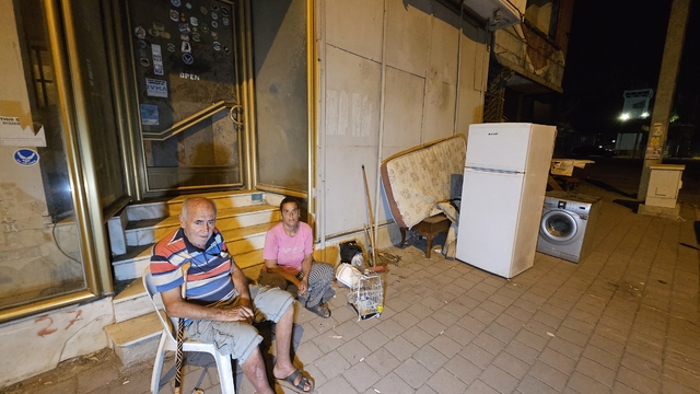 Tuttukları evden 3 gün sonra çıkarılan aile sokakta kaldı