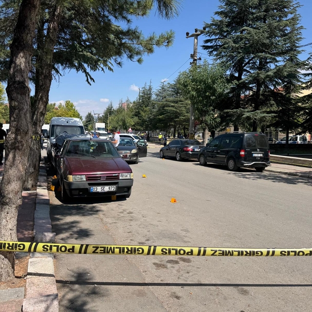 Afyonkarahisar'da bir kişi, boşanma aşamasındaki eşi ile kayınvalidesi ve b...