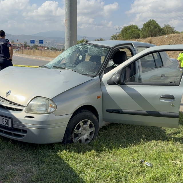 Çanakkale'de tırla otomobilin çarpıştığı kazada 1 kişi öldü, 2 kişi yaralan...