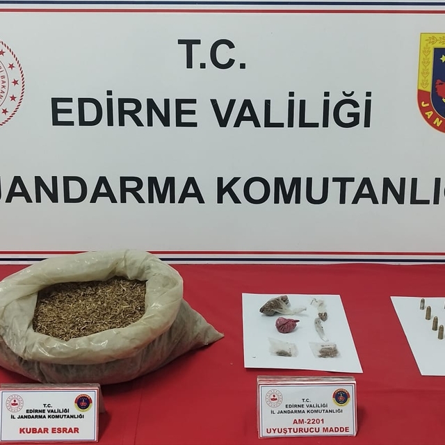 Edirne'de 1 kilo 700 gram uyuşturucu ele geçirildi