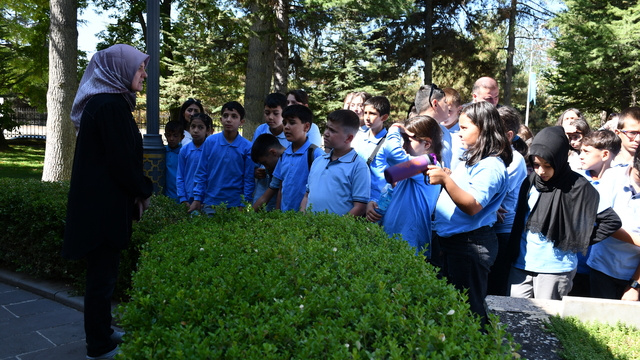 Bilecik'te öğrenciler ilk derslerini Ertuğrul Gazi Türbesi'nde işledi